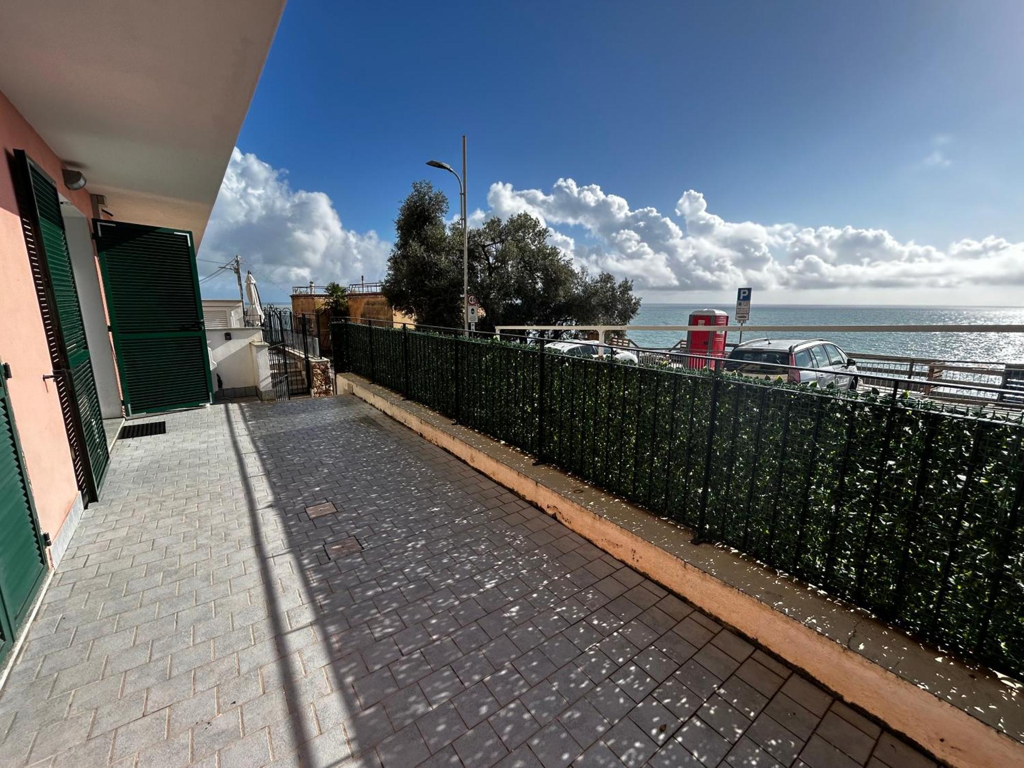 Casa Serge Vista Mare Con Ampio Terrazzo Privato بيرغيجي المظهر الخارجي الصورة