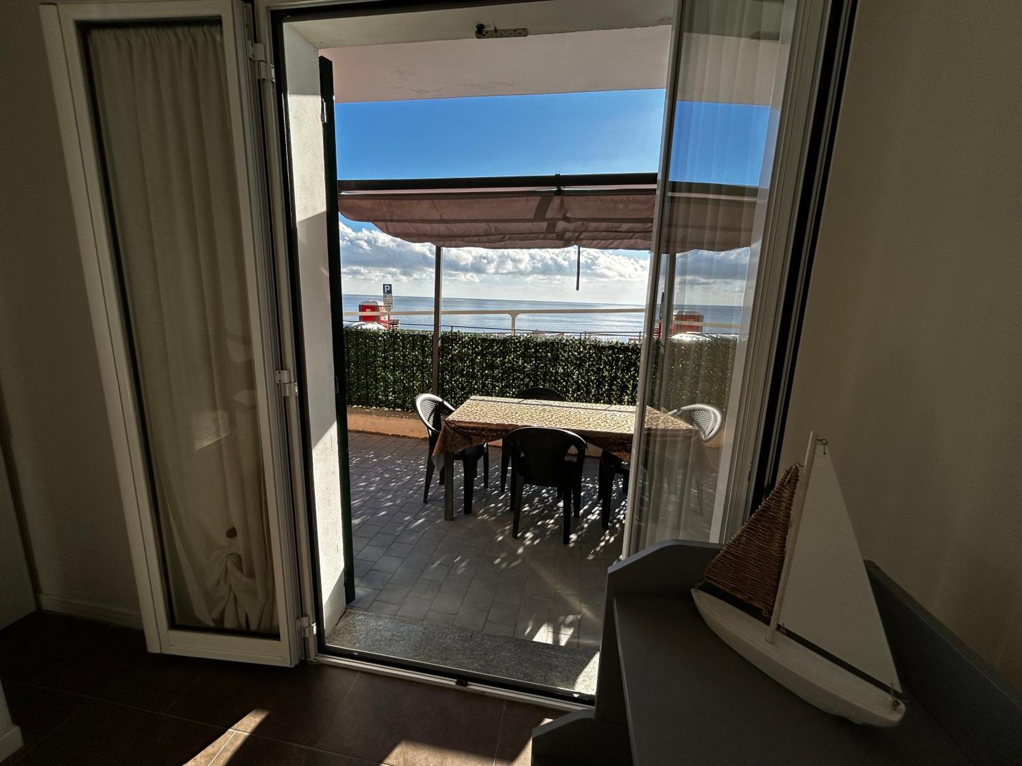 Casa Serge Vista Mare Con Ampio Terrazzo Privato بيرغيجي المظهر الخارجي الصورة