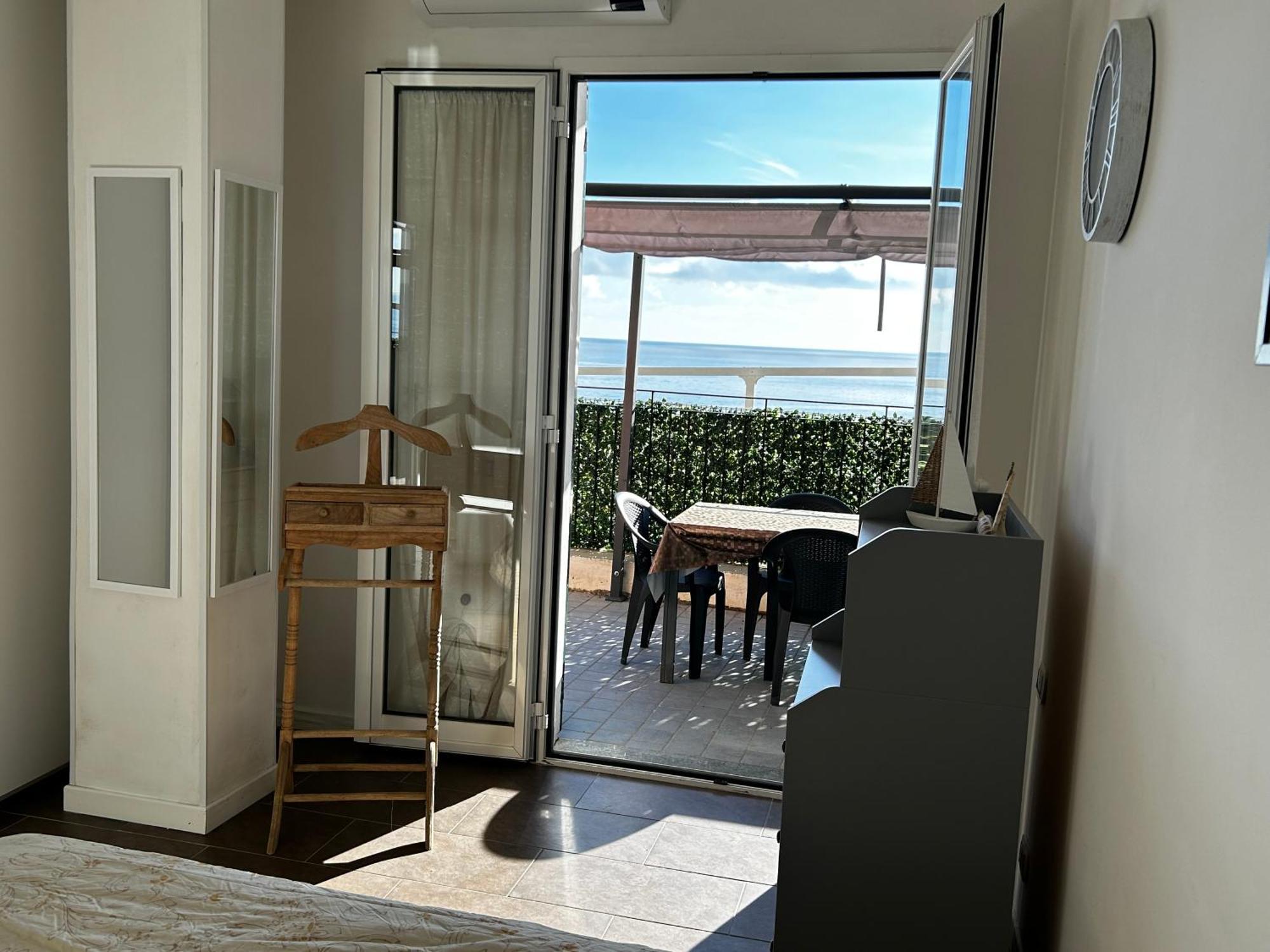 Casa Serge Vista Mare Con Ampio Terrazzo Privato بيرغيجي المظهر الخارجي الصورة